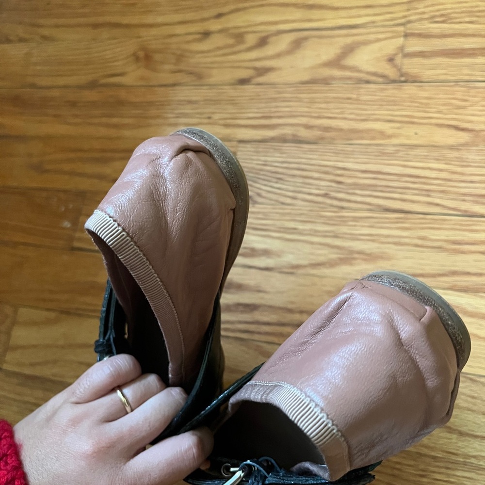 Miu Miu Black and Brown Loafers with Timeless Elegance - Picture 3 of 6